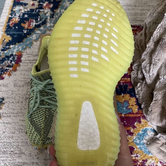 Yeezy Sneakers - Picture 7 of 8